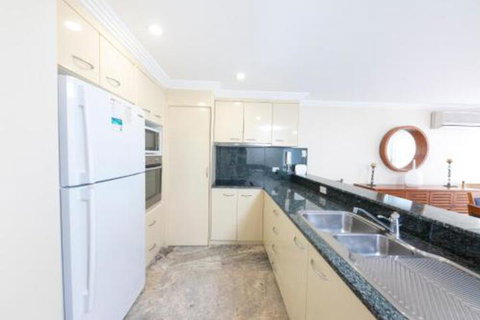 Whitesands Penthouse 1 - Accommodation Rockhampton 4