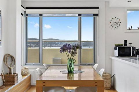 POINT GREY APARTMENT ONE VIEWPOINT - Accommodation Rockhampton 4