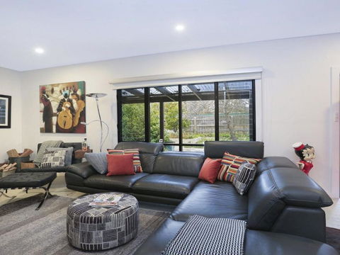 Lovett Quirky Stylish With A Bush Backdrop - Accommodation Rockhampton 6