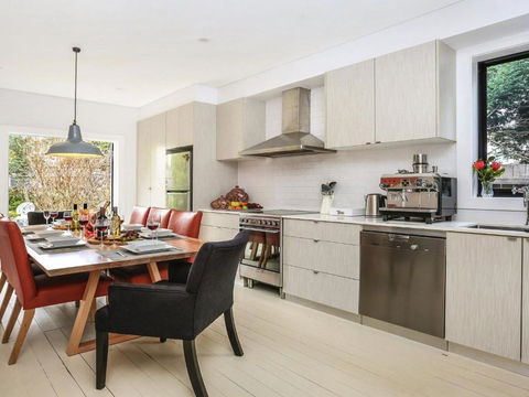 Lovett Quirky Stylish With A Bush Backdrop - Accommodation Rockhampton 4