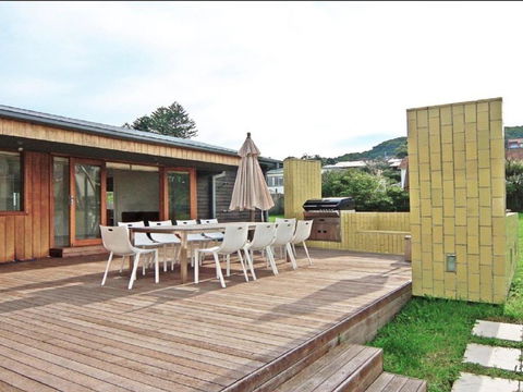 Prime Position Across From Seven Mile Beach - Accommodation Rockhampton 5