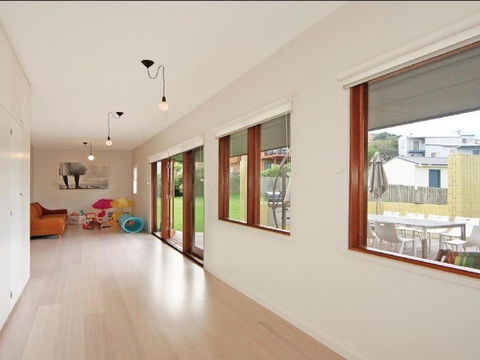 Prime Position Across From Seven Mile Beach - Accommodation Rockhampton 4