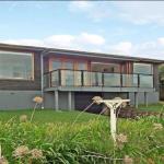 Prime Position Across From Seven Mile Beach - Accommodation Rockhampton 0