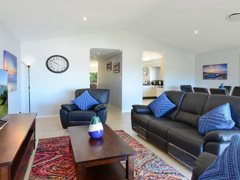 Sunset Over Neptune Pet Friendly 5 Min To Beach - Accommodation Rockhampton 2