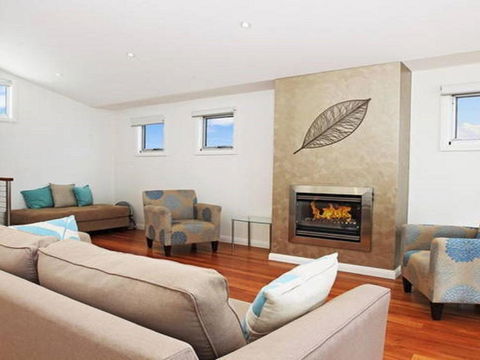 Surf Mist Contemporary Seaside Duplex - Accommodation Rockhampton 5