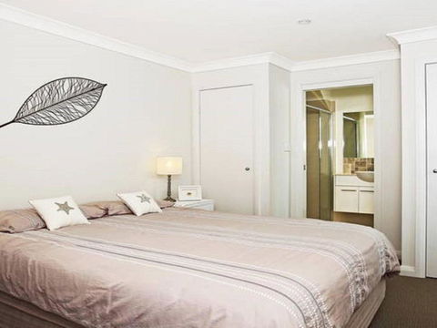 Surf Mist Contemporary Seaside Duplex - Accommodation Rockhampton 4