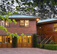 Treetops elegant inviting designer cedar home - Accommodation Rockhampton