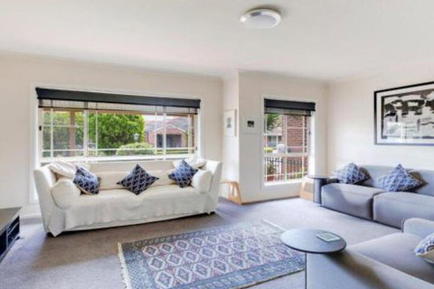 Walling Clifton Gardens Backing Onto Golf Course - Accommodation Rockhampton 0