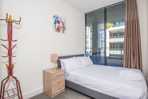 Relaxing Parramatta Apartment With Parking - Accommodation Rockhampton 4