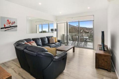 Seaside Apartment Getaway - Accommodation Rockhampton 2