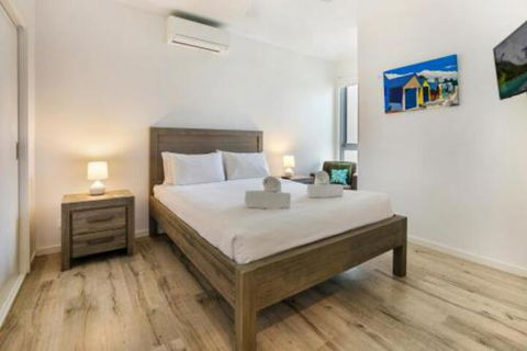 Seaside Apartment Getaway - Accommodation Rockhampton 4