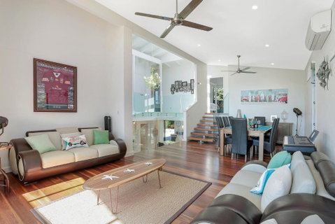 The Lighthouse Noosa Hill - Accommodation Rockhampton 4