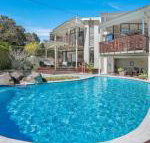 The Lighthouse Noosa Hill - Accommodation Rockhampton