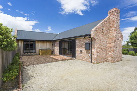 Embracing Evandale - Accommodation Rockhampton 1