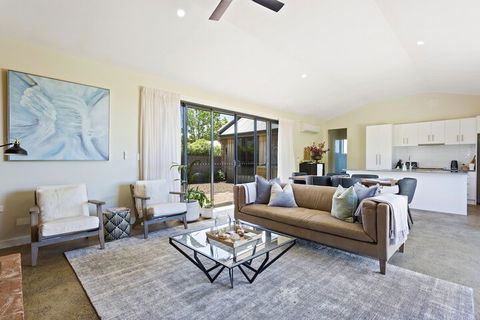 Embracing Evandale - Accommodation Rockhampton 7