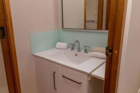 Kookas Nest Waterfront Home Tranquil Setting - Accommodation Rockhampton 6