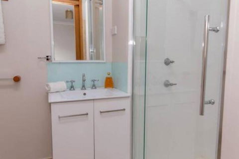 Kookas Nest Waterfront Home Tranquil Setting - Accommodation Rockhampton 2