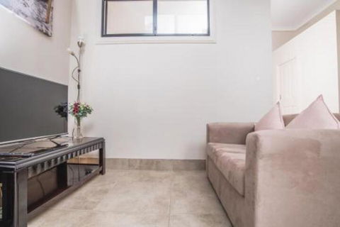 Scenic Illawong Riverside Getaway 1bed1bath Unit - Accommodation Rockhampton 3