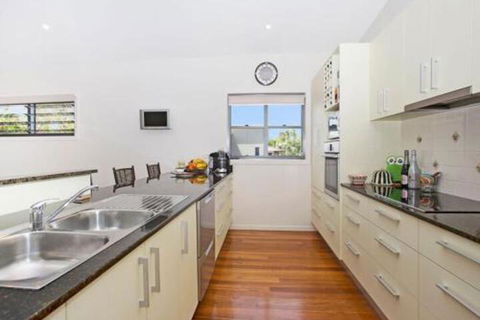 Papaya House - Accommodation Rockhampton 0