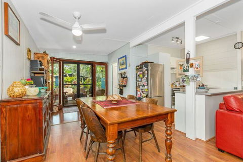 BEACH RETREAT - Accommodation Rockhampton 3