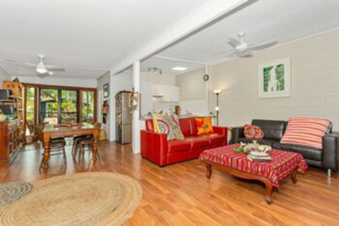 BEACH RETREAT - Accommodation Rockhampton 0