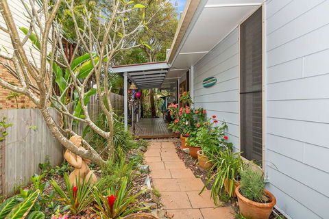 BEACH RETREAT - Accommodation Rockhampton 1