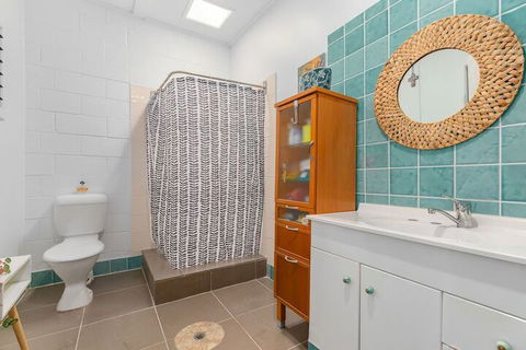 BEACH RETREAT - Accommodation Rockhampton 5