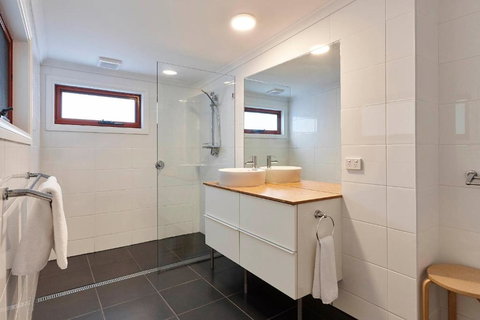 DOLPHIN LOOKOUT COTTAGE Amazing Views Of The Bay Of Fires - Accommodation Rockhampton 1