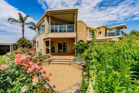 VIEWS FOREVER INVERLOCH - Accommodation Rockhampton 5