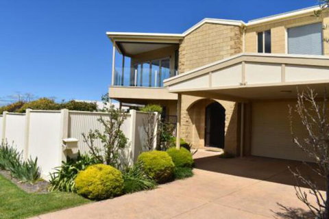 VIEWS FOREVER INVERLOCH - Accommodation Rockhampton 0