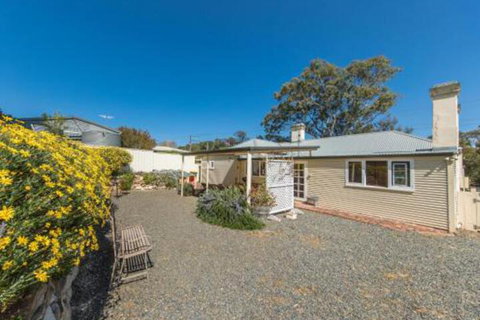 Captain Roddas Cottage - Accommodation Rockhampton 2