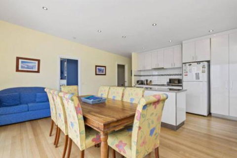 SEA SPECTACULAR Seconds From The Beach! - Accommodation Rockhampton 2