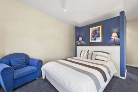 SEA SPECTACULAR Seconds From The Beach! - Accommodation Rockhampton 4