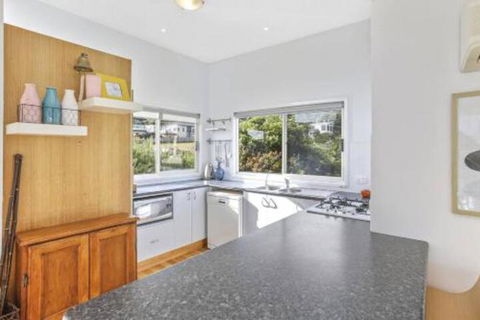 SEAVIEW Ocean Views From A Modern Townhouse - Accommodation Rockhampton 5