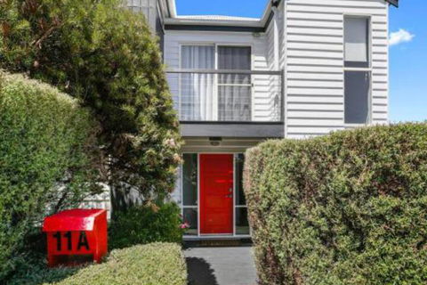SEAVIEW Ocean Views From A Modern Townhouse - Accommodation Rockhampton 4