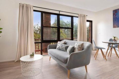 Seven Smiles Riverside Location & Ocean Views - Accommodation Rockhampton 5