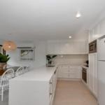 BEAUTIFULLY RENOVATED OCEANSIDE APARTMENT Lamer 9 - Accommodation Rockhampton 0
