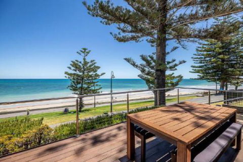 ULTIMA At The Bay Glenelg Absolute Beachfront - Accommodation Rockhampton 4