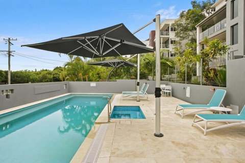 Stunning Apartment With Views Of Laguna Bay Unit 2 Taralla 16 Edgar Bennett Ave - Accommodation Rockhampton 2