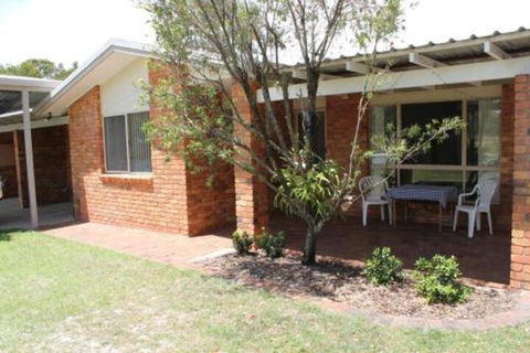 2 51 Carlo Road Rainbow Beach Pets Welcome Air Conditioning Walk To The Shops - Accommodation Rockhampton 5