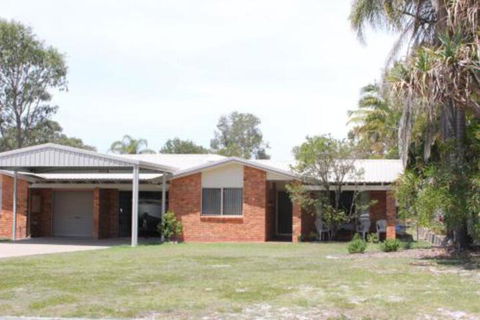 2 51 Carlo Road Rainbow Beach Pets Welcome Air Conditioning Walk To The Shops - Accommodation Rockhampton 3