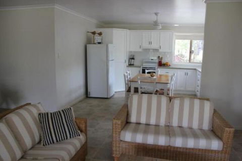 2 51 Carlo Road Rainbow Beach Pets Welcome Air Conditioning Walk To The Shops - Accommodation Rockhampton 2