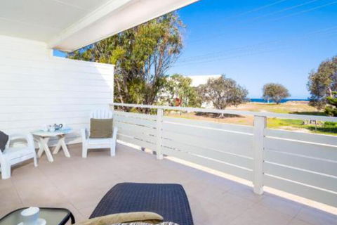 Seaview Getaway - Accommodation Rockhampton 2