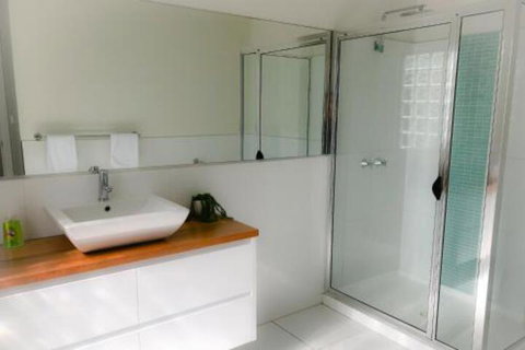 BAY Of FIRES BEACH SHACK Ocean Views From A Modern Beachhouse - Accommodation Rockhampton 5