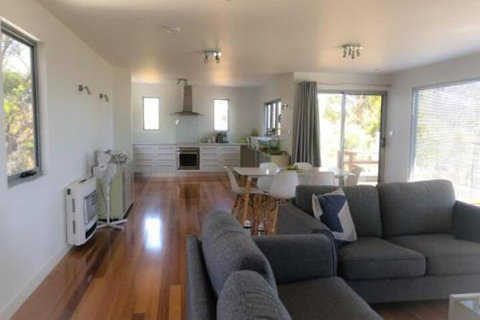 BAY Of FIRES BEACH SHACK Ocean Views From A Modern Beachhouse - Accommodation Rockhampton 2