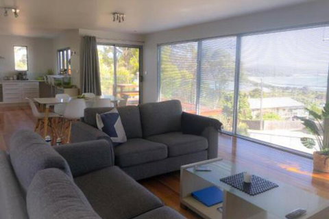 BAY Of FIRES BEACH SHACK Ocean Views From A Modern Beachhouse - Accommodation Rockhampton 3