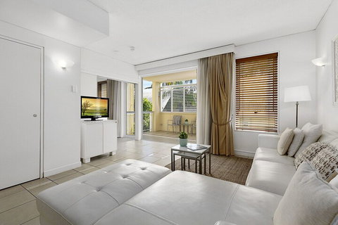 Hastings Street Unit Across Road From Beach Unit 524 32 Hastings Street - Accommodation Rockhampton 5