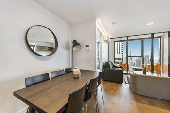 Serviced Apartments Melbourne Lighthouse - Accommodation Rockhampton 3