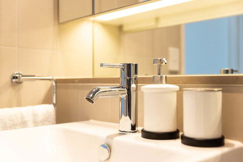 Melbourne Private Apartments Docklands - Accommodation Rockhampton 6