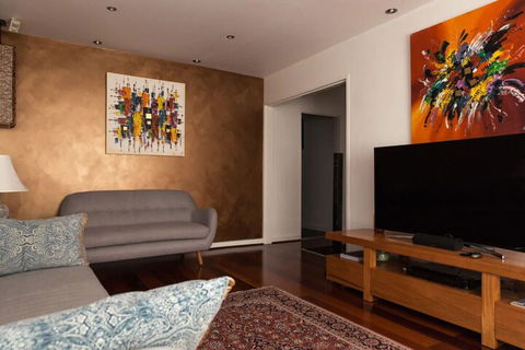 Bright & Spacious 2 Bedroom Apartment In Windsor - Accommodation Rockhampton 5